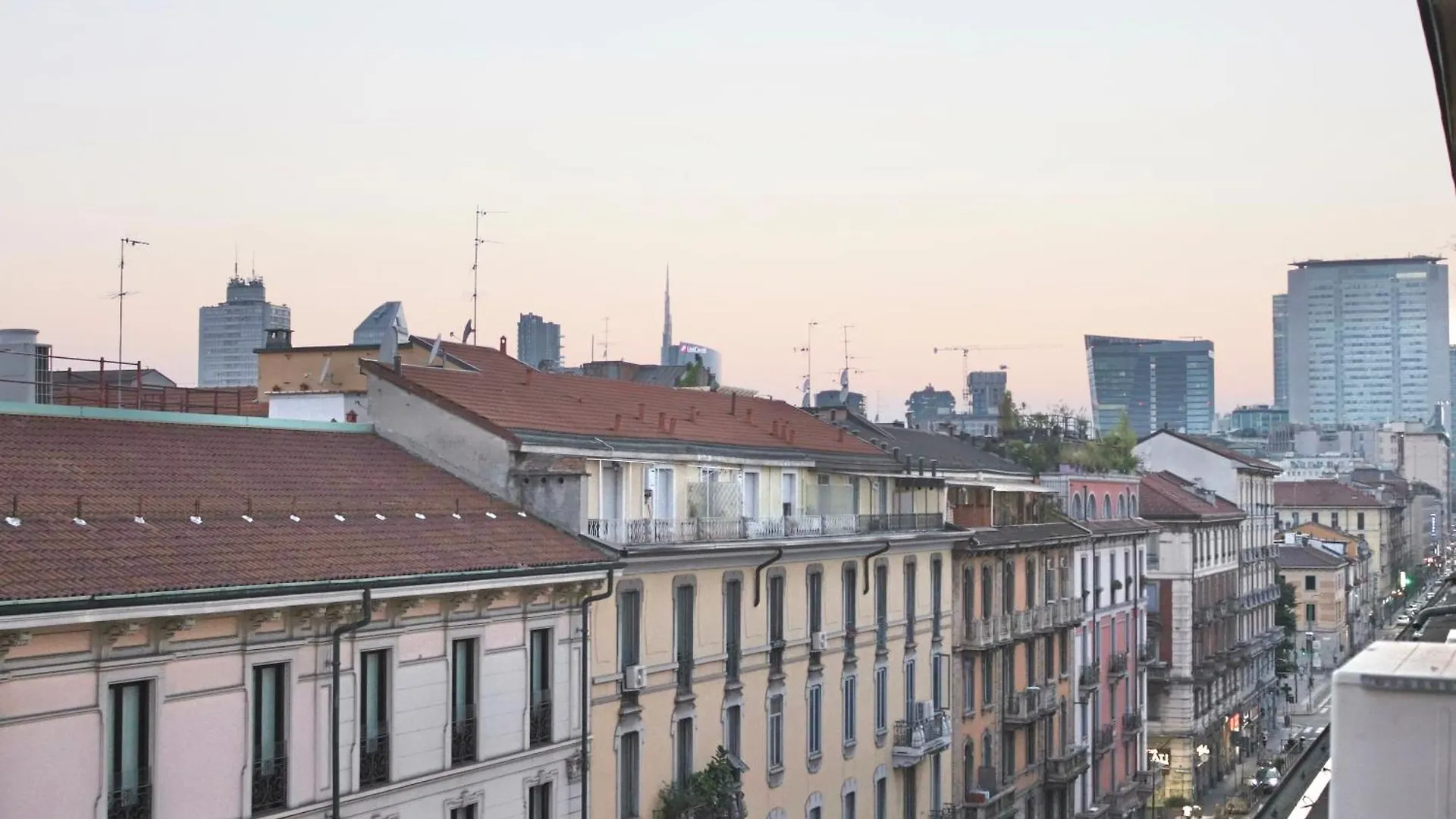 Tiny Attic, Corso Buenosaires, 6Min To Duomo Aparthotel Milano